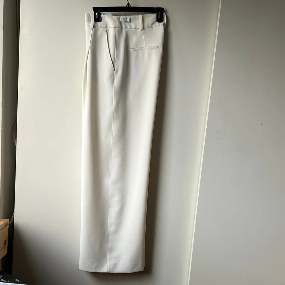 Smythe Women's Ivory Suit- like new - Picture 6 of 15